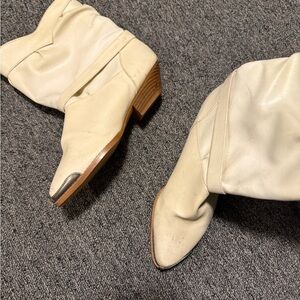 Vintage Comb Last 1970s Women's Cream Leather Boots